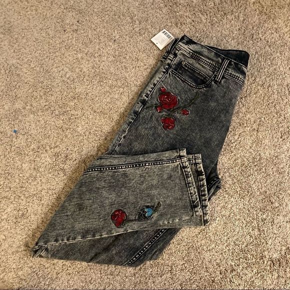 Urban Outfitters BDG Vintage Style Embroidered Acidwash Jean NWT - Picture 3 of 5